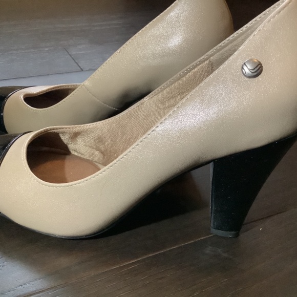 Black and Tan heels Life Stride heels size 6 - Picture 2 of 8